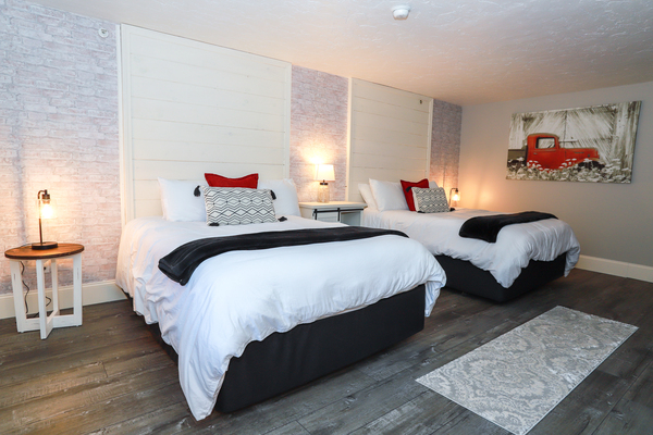 COUNTRY RED QUEEN DELUXE