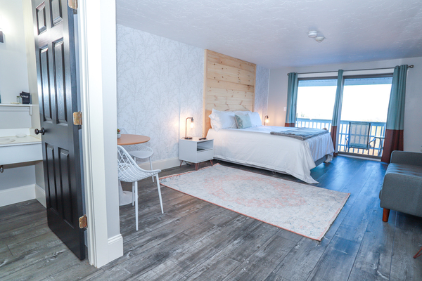 SUNRISE KING BALCONY