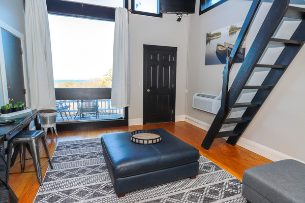 LAKE LOFT LIVINGROOM