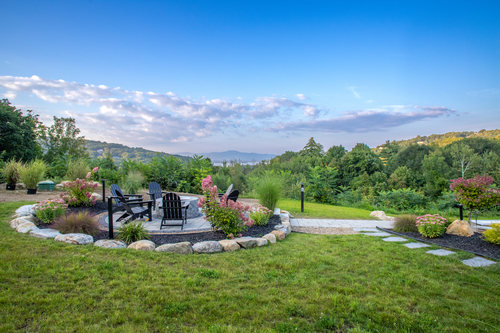 Back Yard w/Fire pit